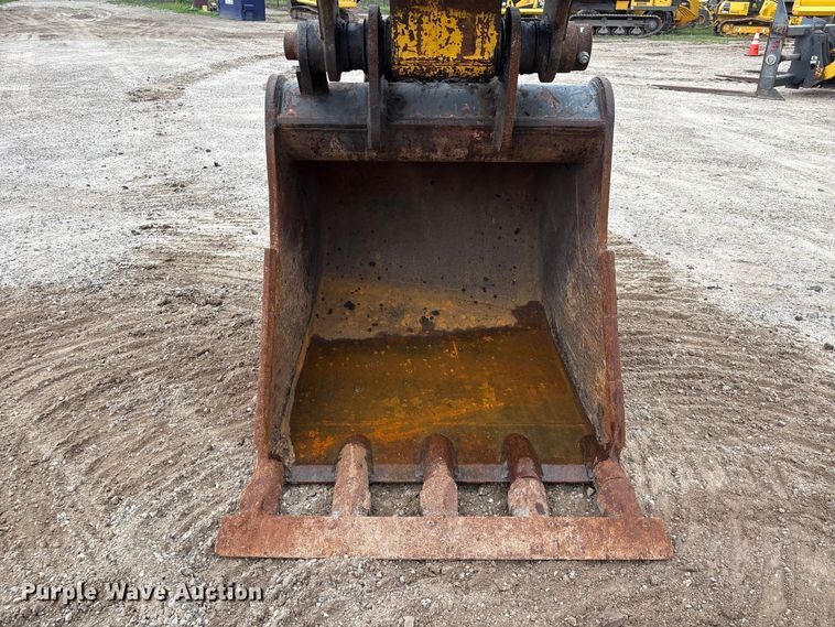 image for item EA7230 2019 Komatsu PC170LC-11 excavator