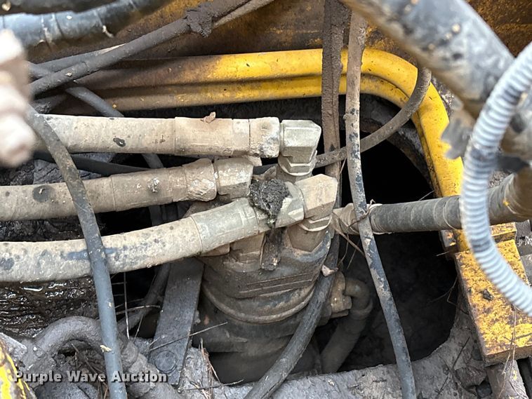 image for item EA7230 2019 Komatsu PC170LC-11 excavator