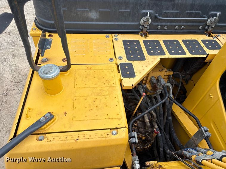 image for item EA7230 2019 Komatsu PC170LC-11 excavator