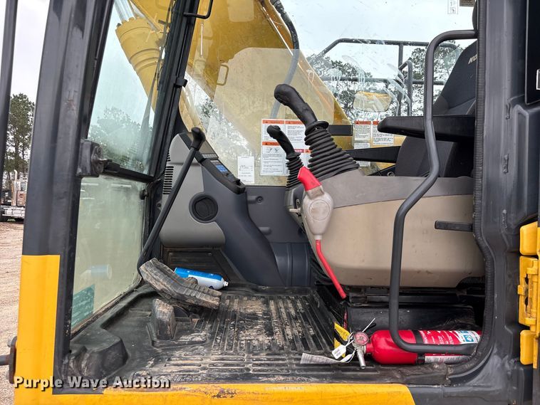 image for item EA7230 2019 Komatsu PC170LC-11 excavator