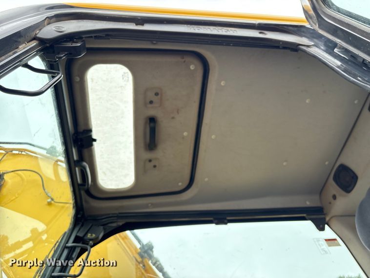 image for item EA7230 2019 Komatsu PC170LC-11 excavator