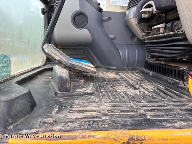 image for item EA7230 2019 Komatsu PC170LC-11 excavator