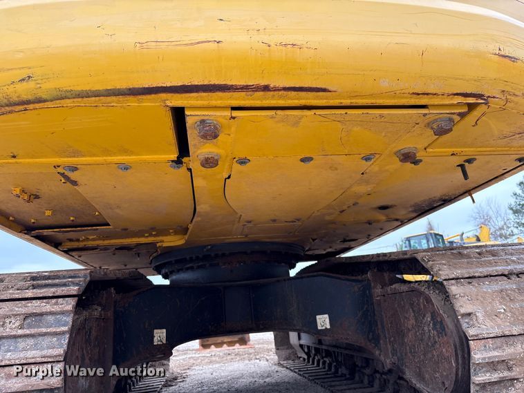 image for item EA7230 2019 Komatsu PC170LC-11 excavator