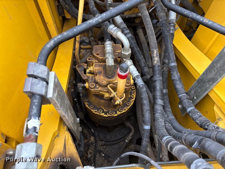 image for item EA7231 2019 Komatsu PC170LC-11 excavator