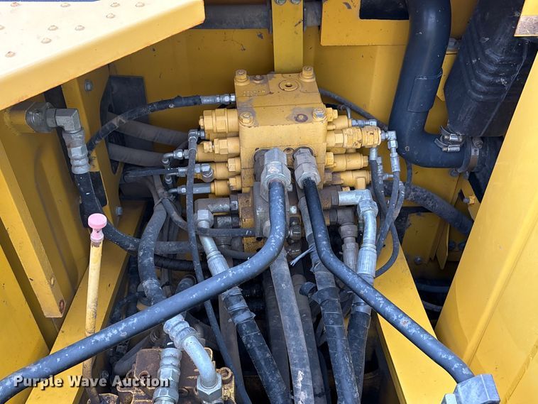 image for item EA7231 2019 Komatsu PC170LC-11 excavator