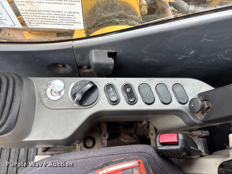 image for item EA7231 2019 Komatsu PC170LC-11 excavator