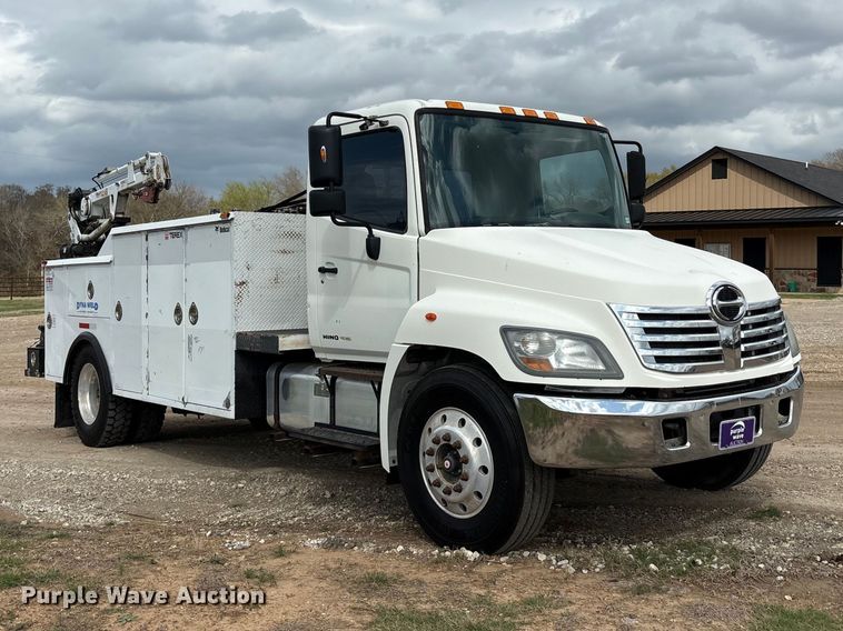 image for item EA7950 2008 Hino 268 utility / service truck