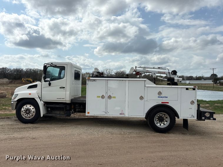 image for item EA7950 2008 Hino 268 utility / service truck