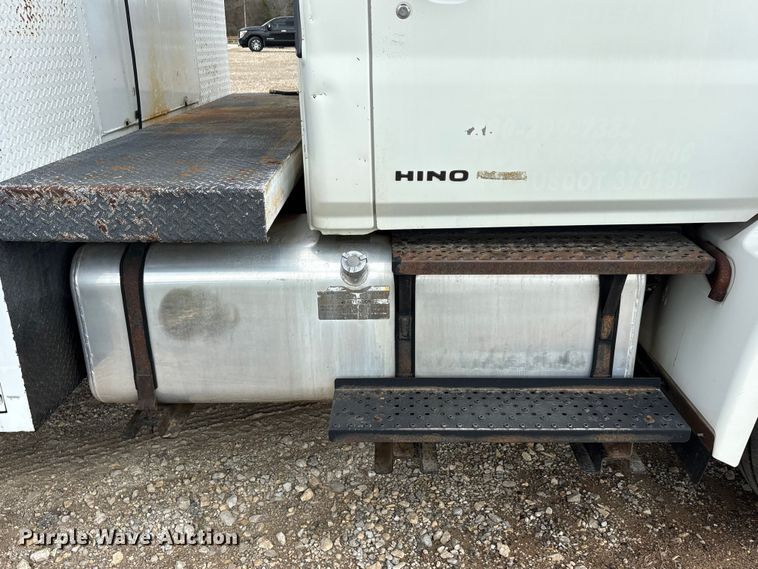 image for item EA7950 2008 Hino 268 utility / service truck