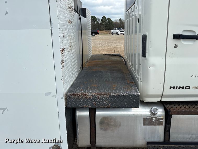 image for item EA7950 2008 Hino 268 utility / service truck