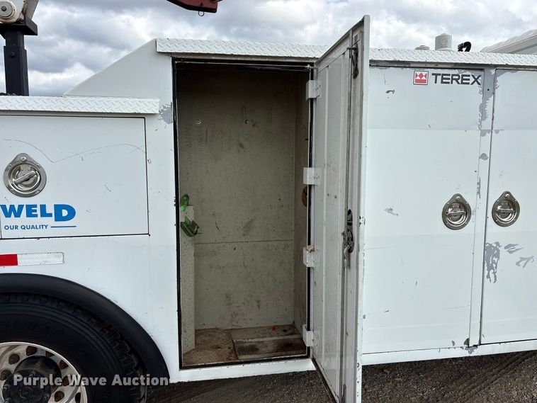 image for item EA7950 2008 Hino 268 utility / service truck