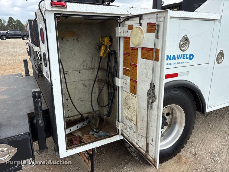 image for item EA7950 2008 Hino 268 utility / service truck