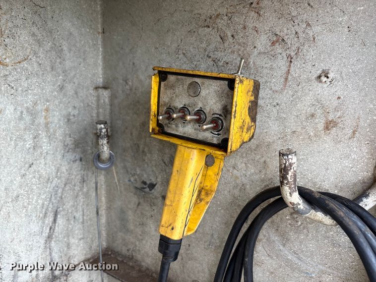 image for item EA7950 2008 Hino 268 utility / service truck