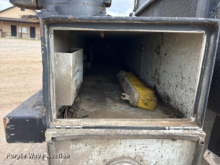 image for item EA7950 2008 Hino 268 utility / service truck