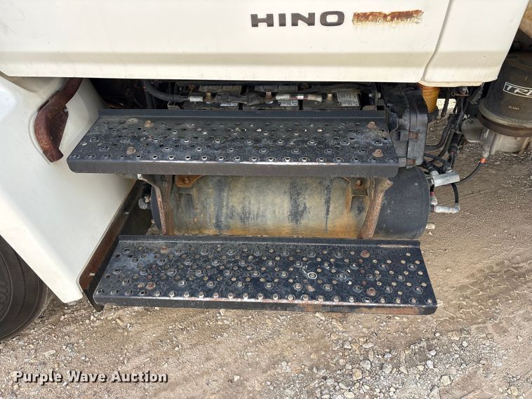 image for item EA7950 2008 Hino 268 utility / service truck