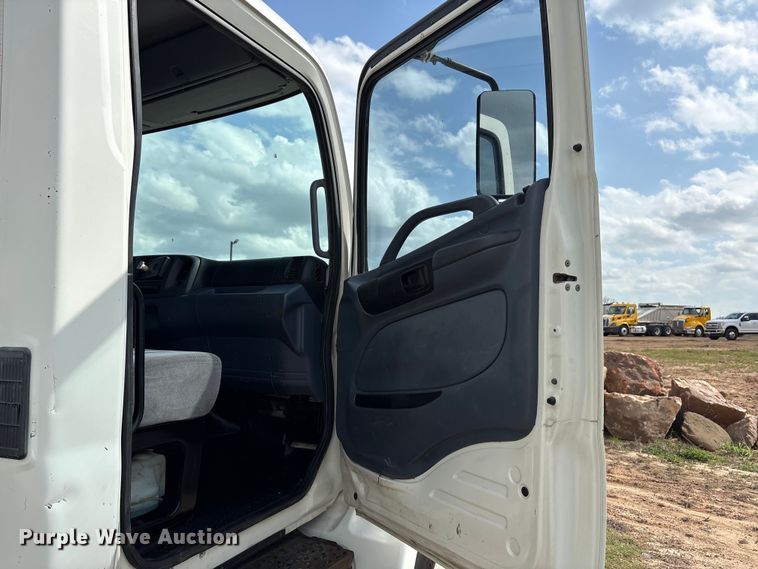 image for item EA7950 2008 Hino 268 utility / service truck