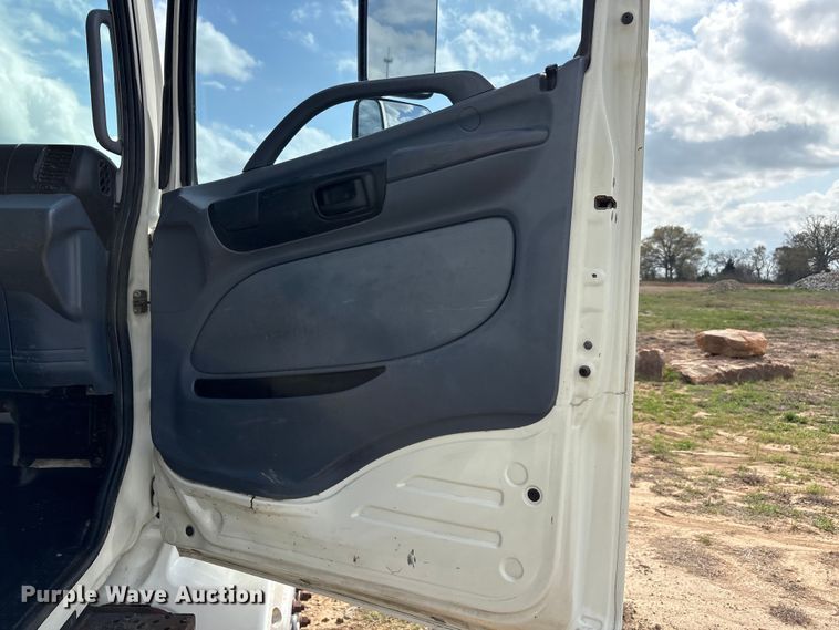 image for item EA7950 2008 Hino 268 utility / service truck