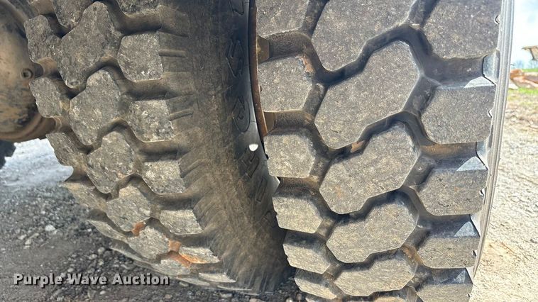 image for item EA7950 2008 Hino 268 utility / service truck