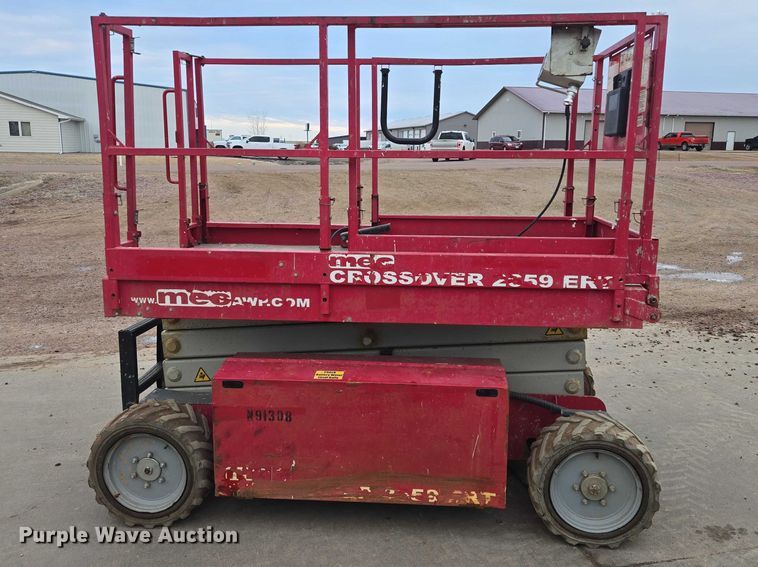 image for item EB1201 2015 MEC Crossover 2659 ERT scissor lift