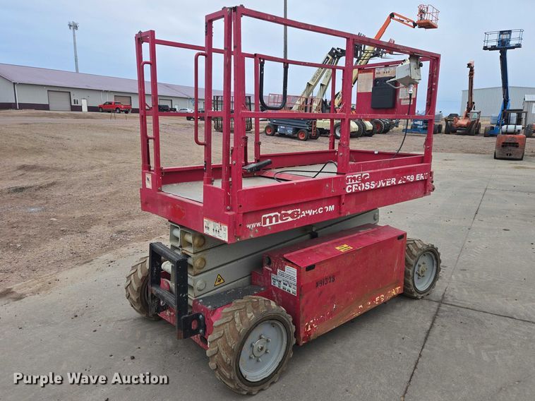 image for item EB1201 2015 MEC Crossover 2659 ERT scissor lift