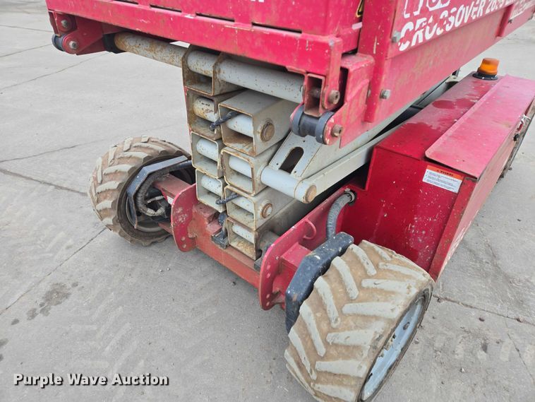 image for item EB1201 2015 MEC Crossover 2659 ERT scissor lift