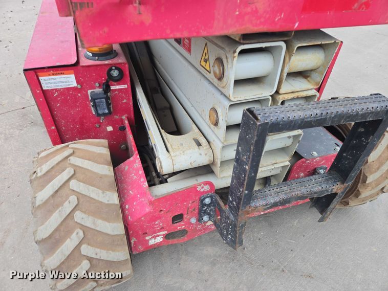 image for item EB1201 2015 MEC Crossover 2659 ERT scissor lift