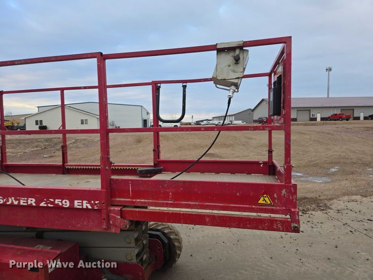 image for item EB1201 2015 MEC Crossover 2659 ERT scissor lift