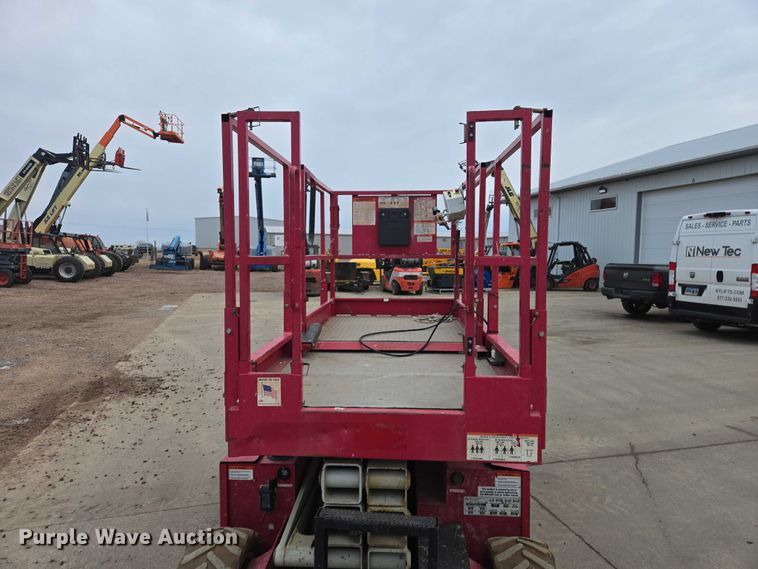 image for item EB1201 2015 MEC Crossover 2659 ERT scissor lift