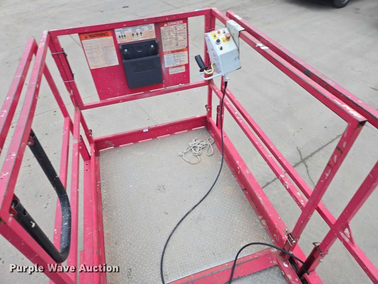 image for item EB1201 2015 MEC Crossover 2659 ERT scissor lift