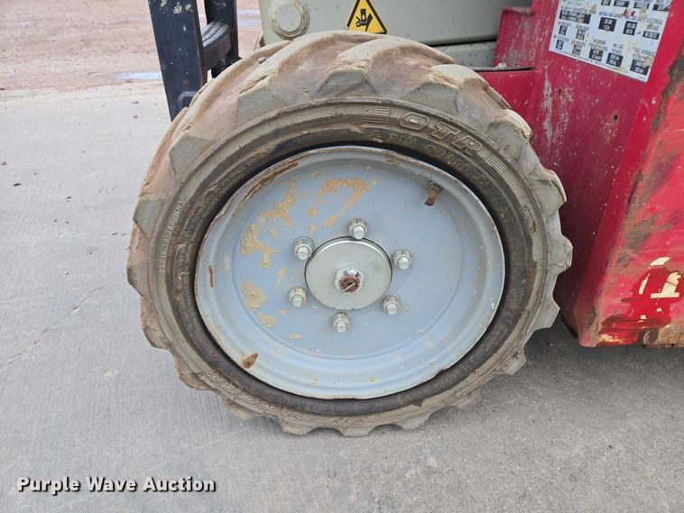 image for item EB1201 2015 MEC Crossover 2659 ERT scissor lift