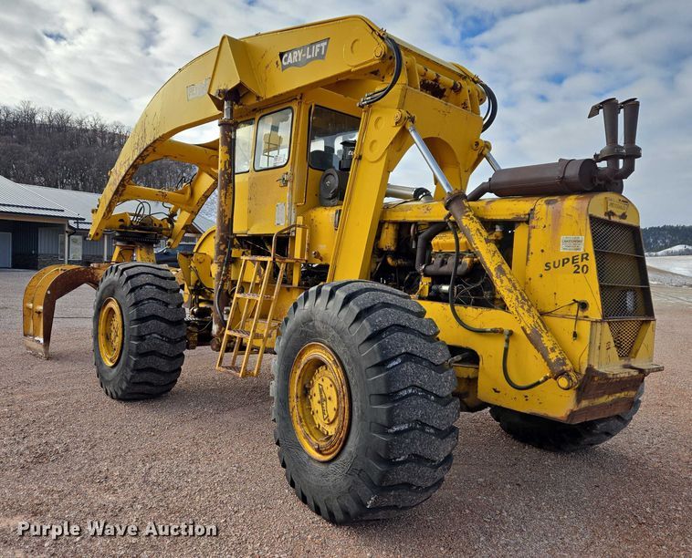 image for item EB1260 Pettibone Cary-Lift 204 material handler