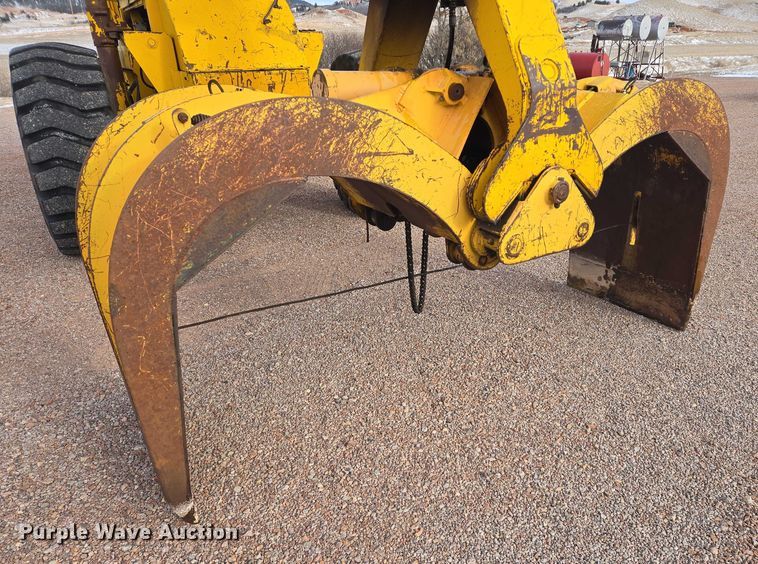 image for item EB1260 Pettibone Cary-Lift 204 material handler