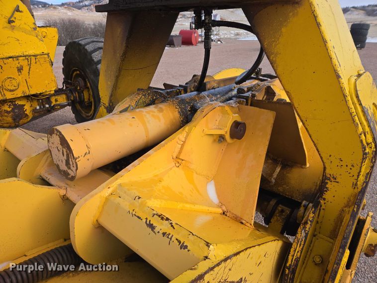 image for item EB1260 Pettibone Cary-Lift 204 material handler