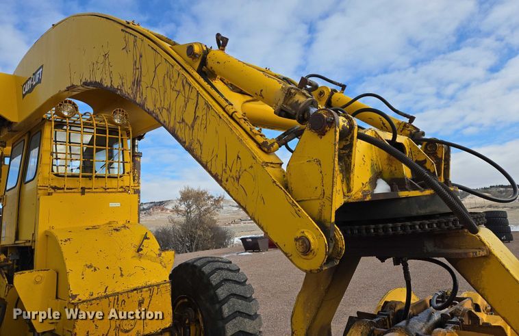 image for item EB1260 Pettibone Cary-Lift 204 material handler