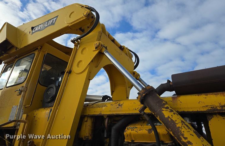 image for item EB1260 Pettibone Cary-Lift 204 material handler