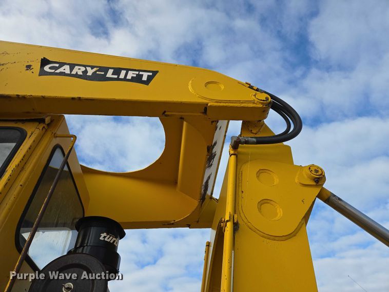 image for item EB1260 Pettibone Cary-Lift 204 material handler