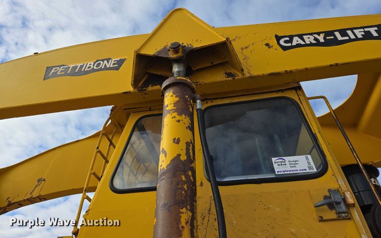 image for item EB1260 Pettibone Cary-Lift 204 material handler