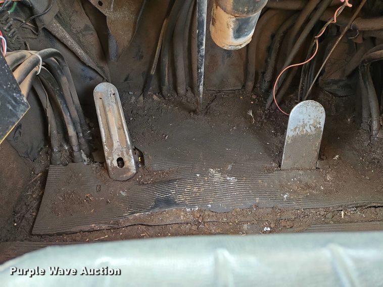 image for item EB1260 Pettibone Cary-Lift 204 material handler