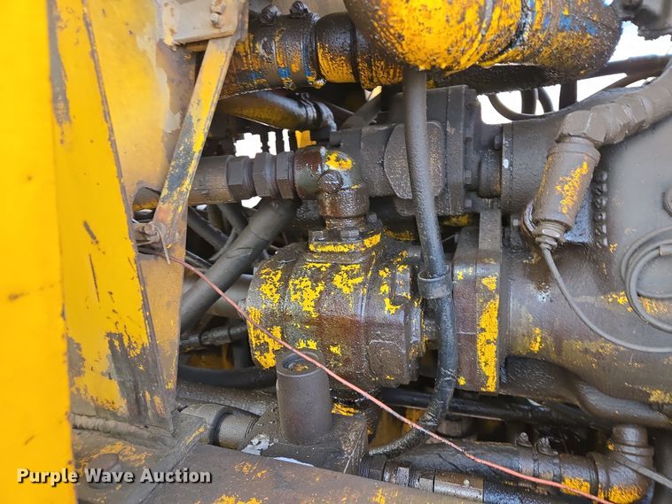 image for item EB1260 Pettibone Cary-Lift 204 material handler