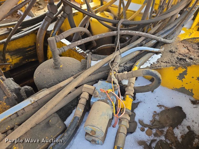 image for item EB1260 Pettibone Cary-Lift 204 material handler