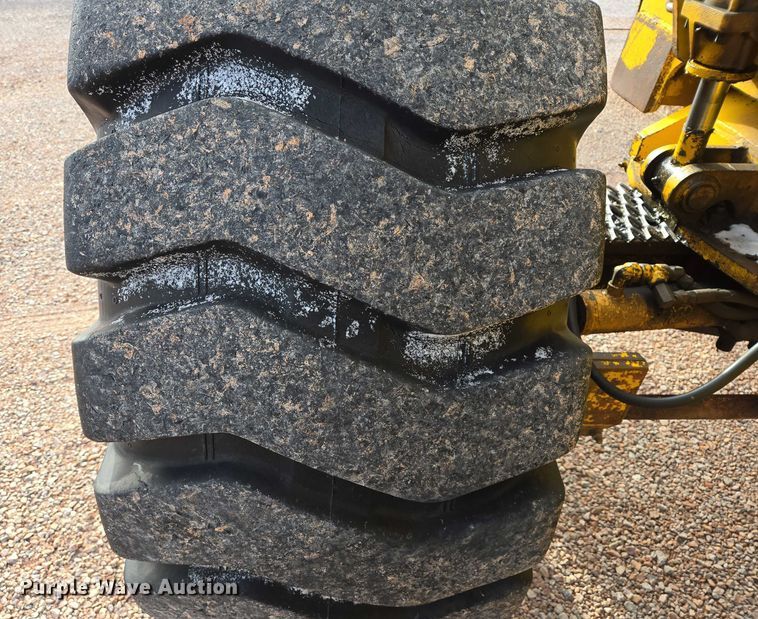 image for item EB1260 Pettibone Cary-Lift 204 material handler