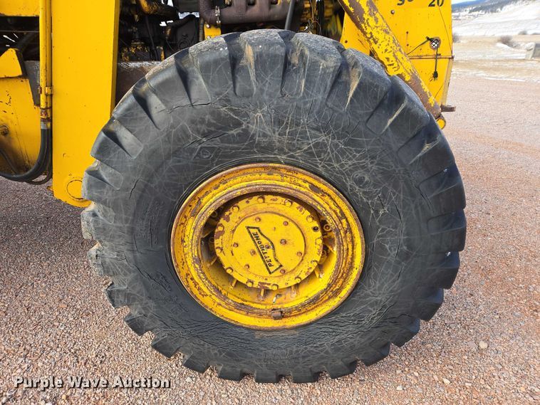 image for item EB1260 Pettibone Cary-Lift 204 material handler