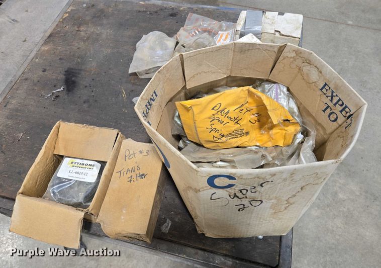 image for item EB1260 Pettibone Cary-Lift 204 material handler