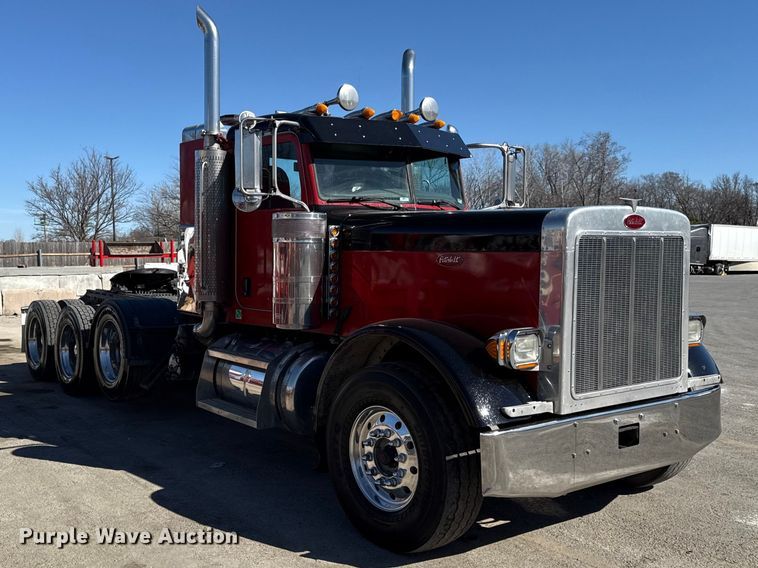 image for item EC4566 2006 Peterbilt 379EXT semi truck