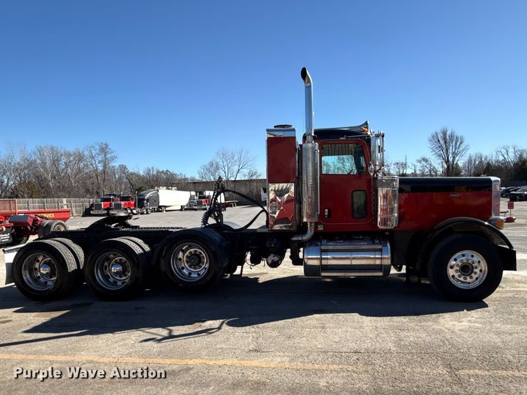 image for item EC4566 2006 Peterbilt 379EXT semi truck