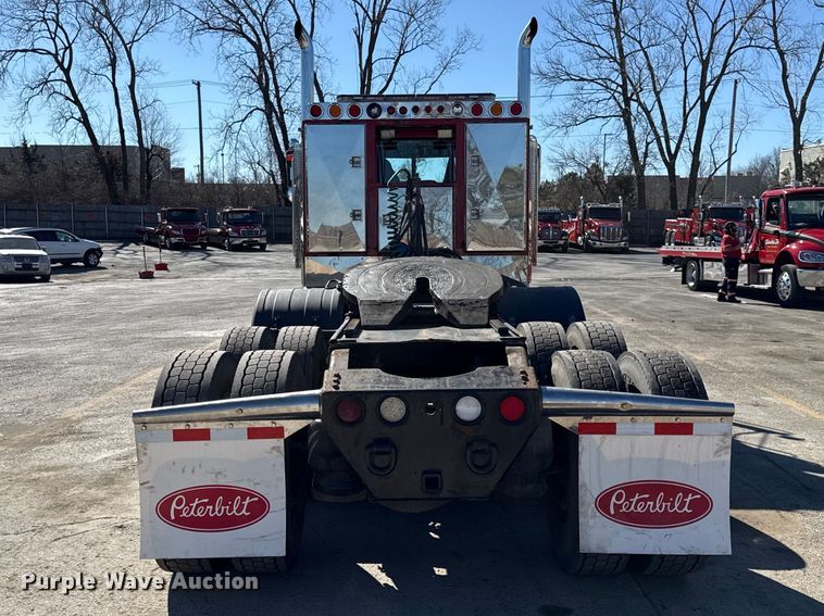 image for item EC4566 2006 Peterbilt 379EXT semi truck