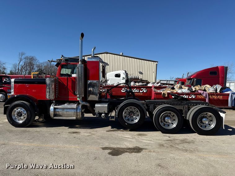image for item EC4566 2006 Peterbilt 379EXT semi truck