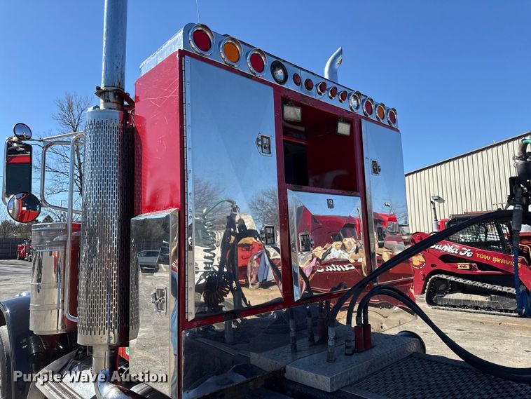 image for item EC4566 2006 Peterbilt 379EXT semi truck