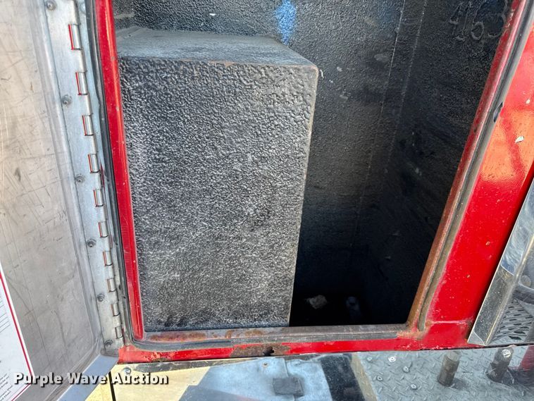 image for item EC4566 2006 Peterbilt 379EXT semi truck