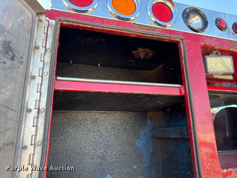 image for item EC4566 2006 Peterbilt 379EXT semi truck